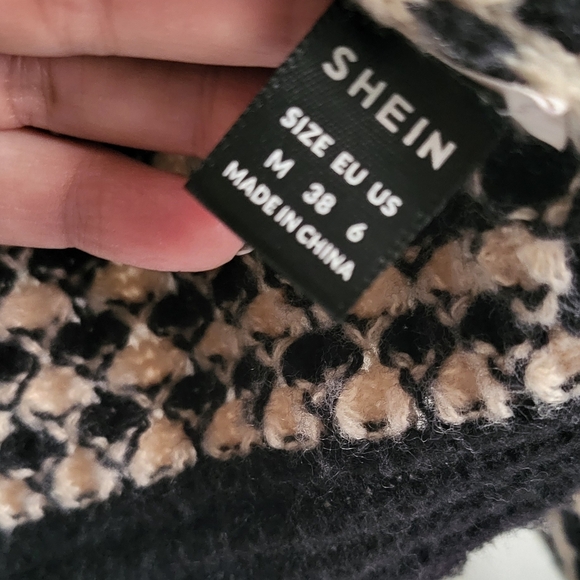 SHEIN Black and Cream Zigzag Cardigan - Picture 4 of 4